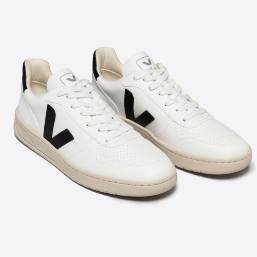 VEJA V-10 CWL WHITE BLACK US 5-5.5 / EU 36 Fits like a 6.5